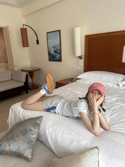 拍照姿势怎么摆室内图3