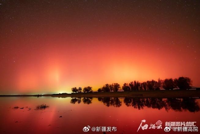 新疆现多个不同色发光体划过夜空奇观,这种景象是如何形成的