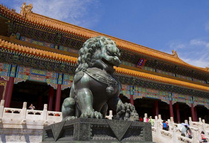 到故宫游玩,为何不能和门前的石狮子合照?