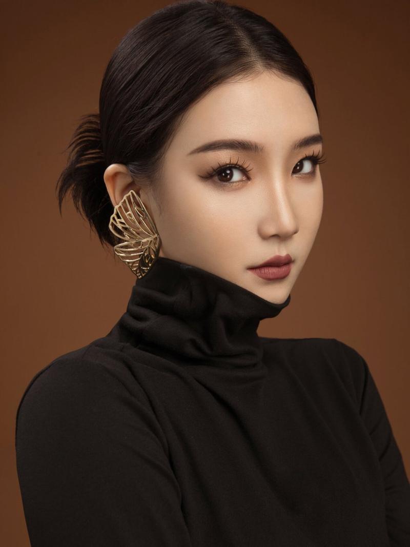 拍照姿势怎么摆女生脸部形状图1