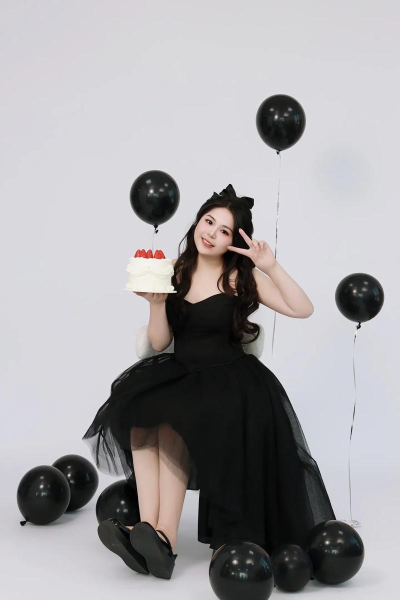 拍照姿势怎么摆女生坐着带桌子有花图1