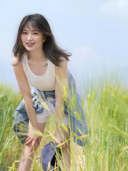 适合女生的拍照姿势,这10个姿势简约易懂,拍出好看的感觉