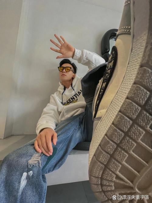 男生pose拍照姿势大全有背景图1