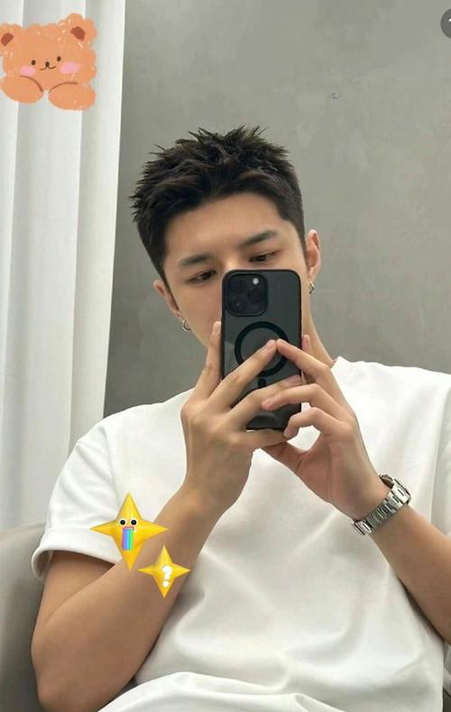 短头发男生拍照技巧