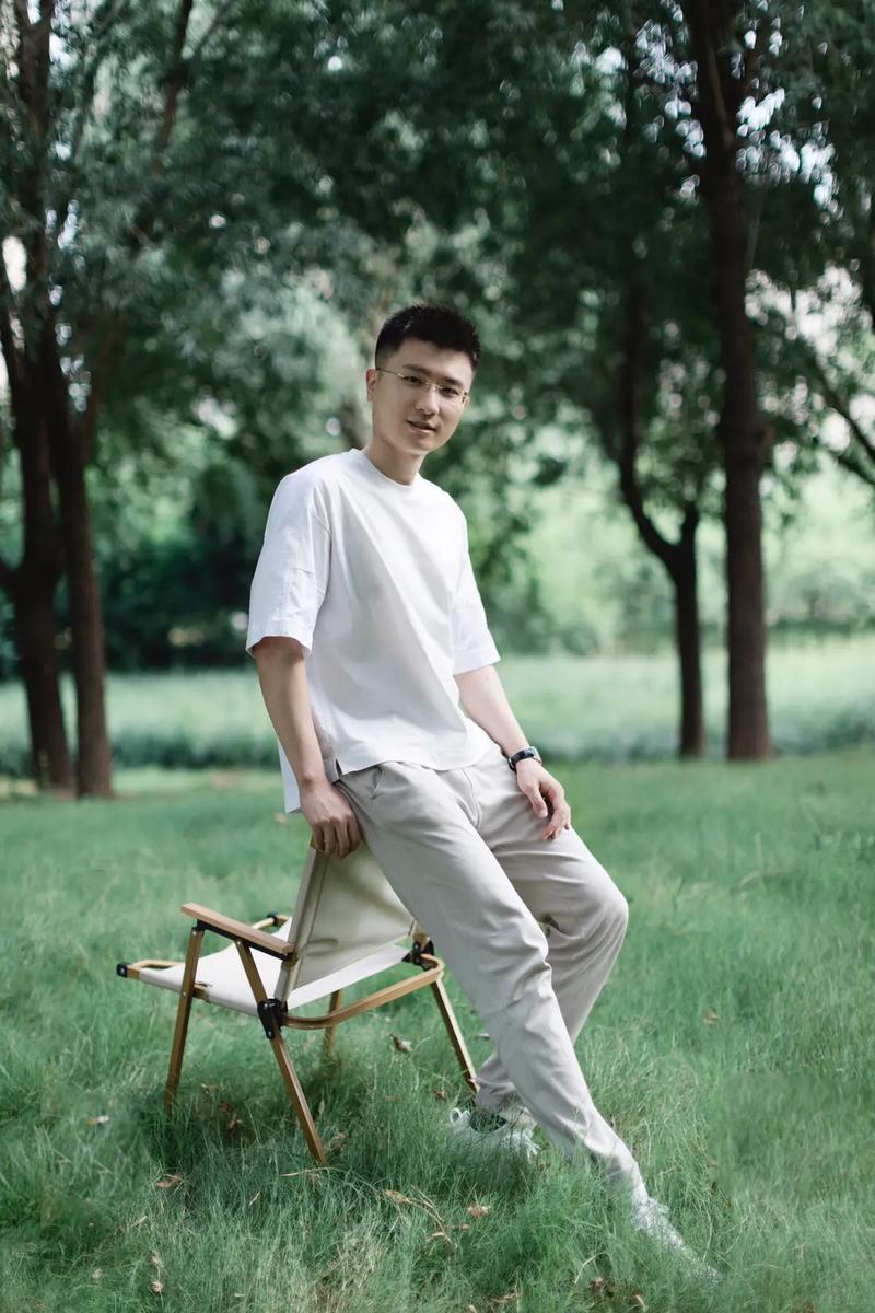 短头发拍照姿势怎样好看图3