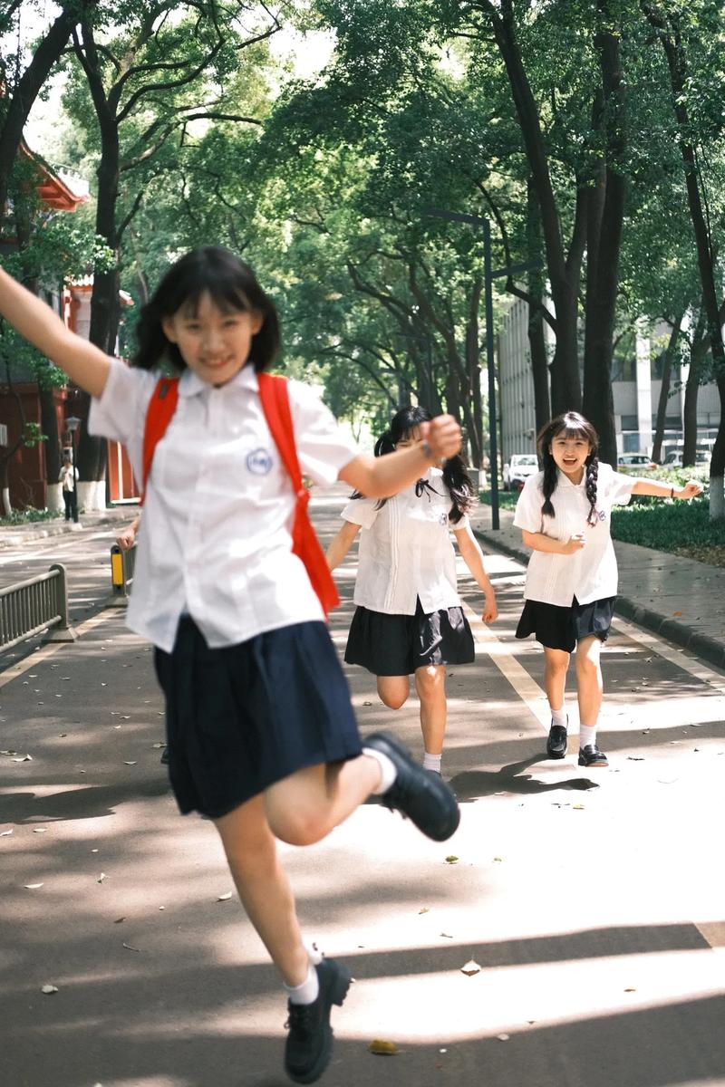 青春洋溢的集体拍照姿势大公开