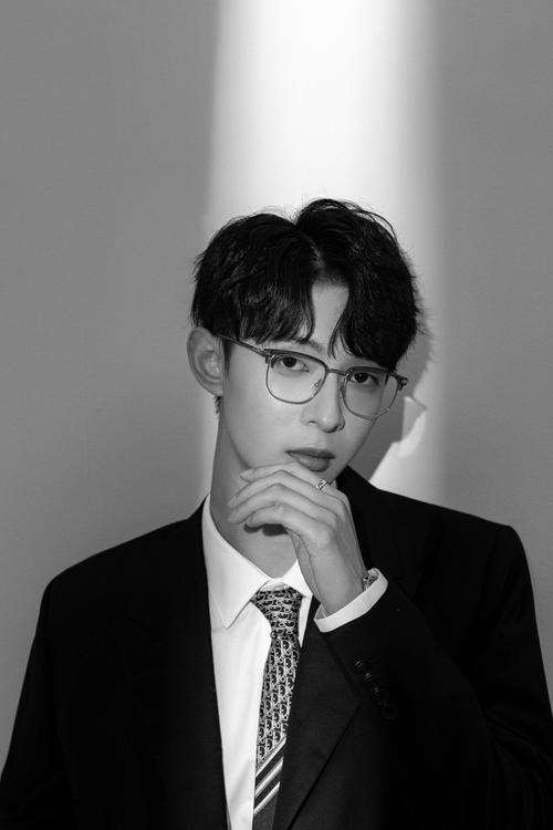 男士西装拍照姿势图片大全图3