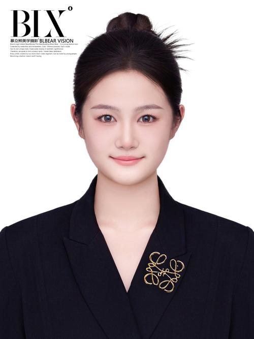 怎样拍好正装证件照,包括姿势,衣服颜色搭配,表情等。(用于毕业生找工作...