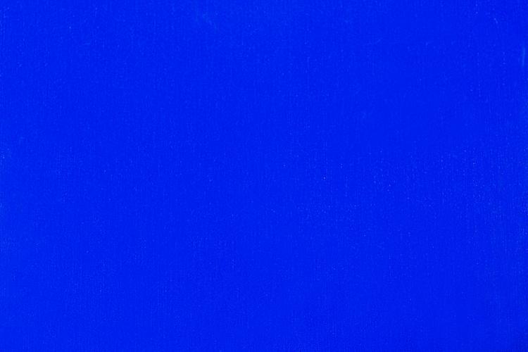 拍照纯蓝色背景图片图1