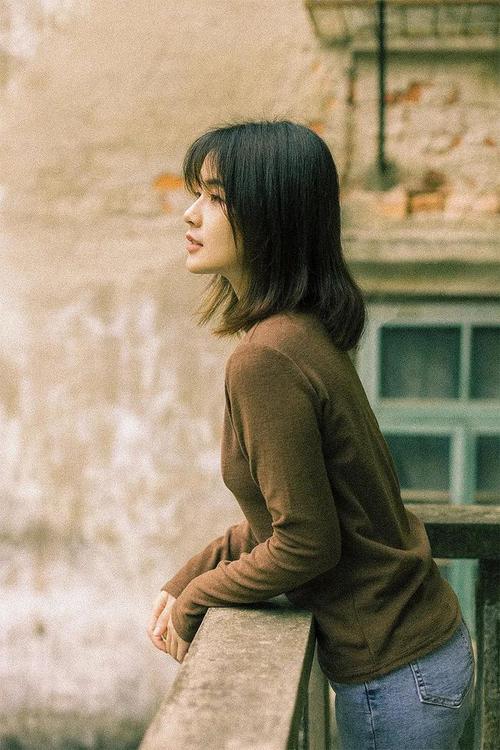 女士拍照姿势的摆法图解图片图2