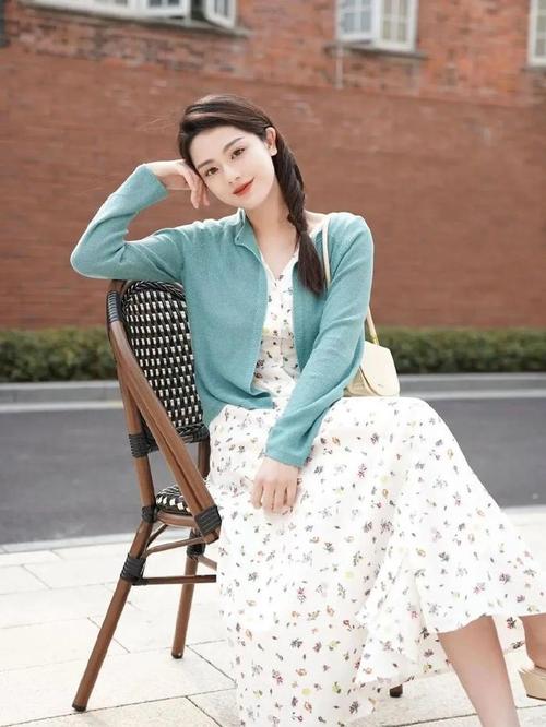 拍照姿势怎么摆女生上半身好看呢