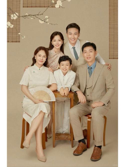 五个人的全家福怎么拍姿势图