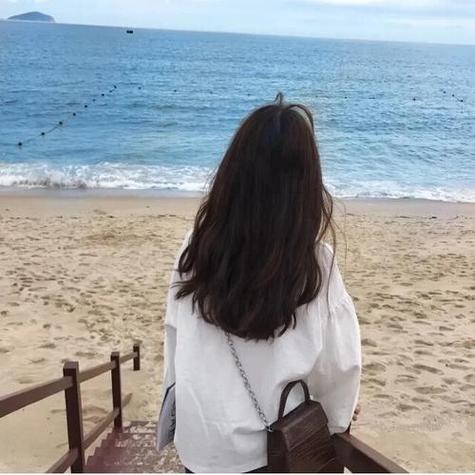 拍照背景图片真实女生图1