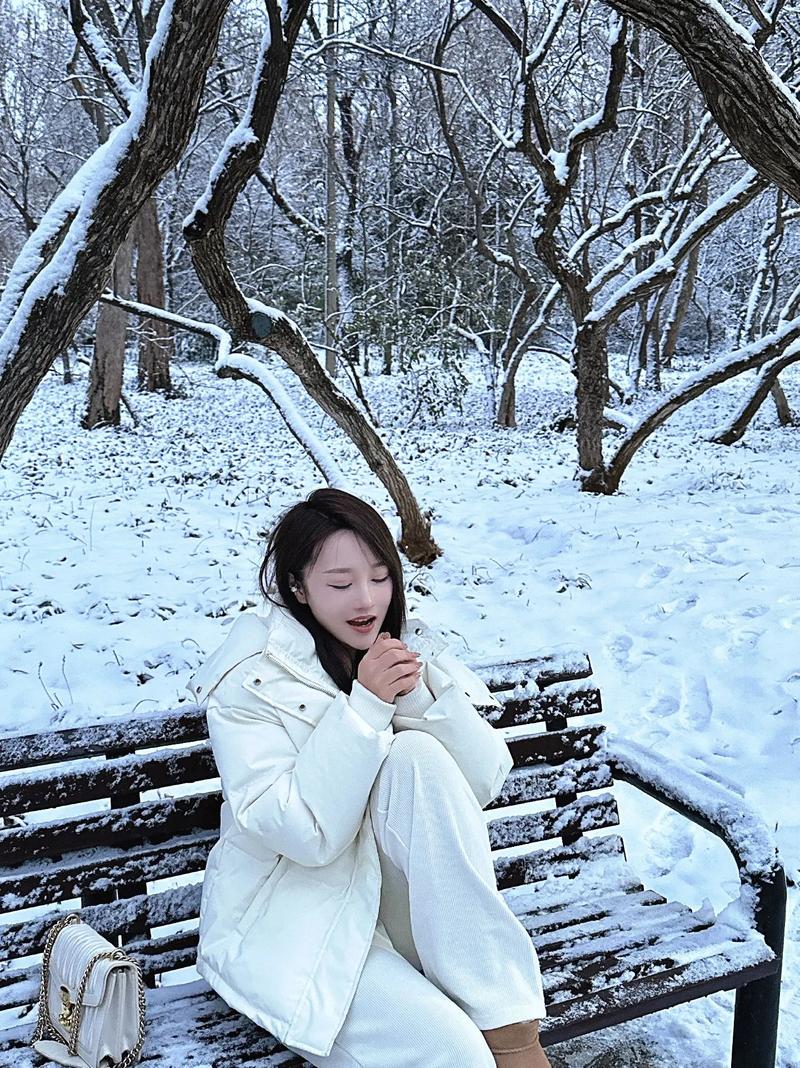 雪地拍照姿势大全图3