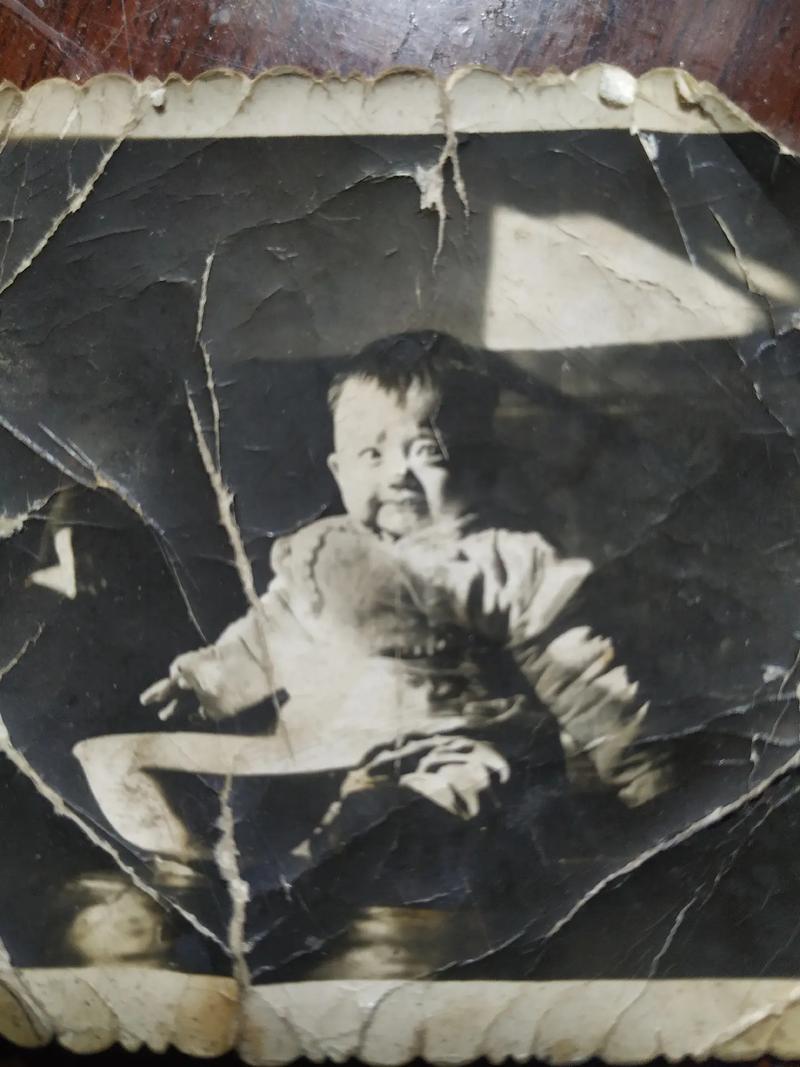 翻拍老照片怎么避免反光图1