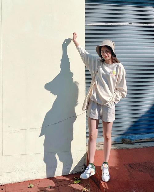 单手拍照姿势大全!