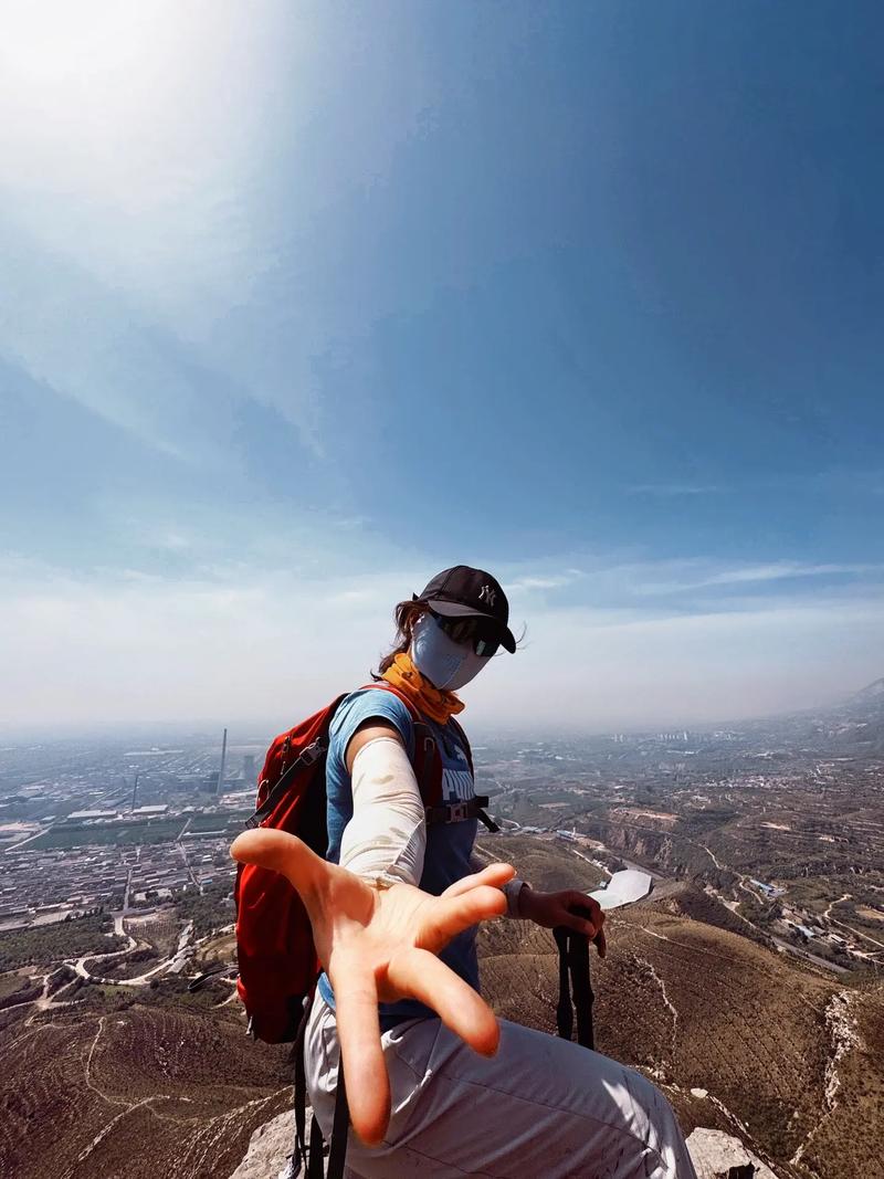 登山拍照的姿势大全图2