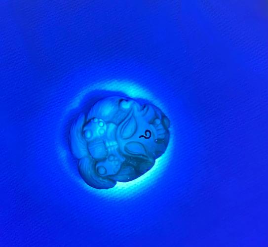 紫光灯鉴定绿松石真伪——靠谱吗?