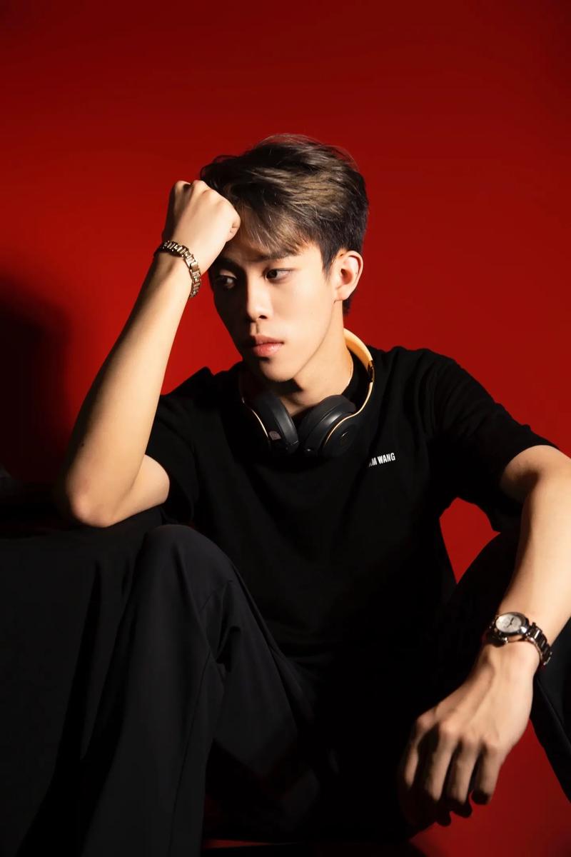 男生拍照姿势动作大全图1