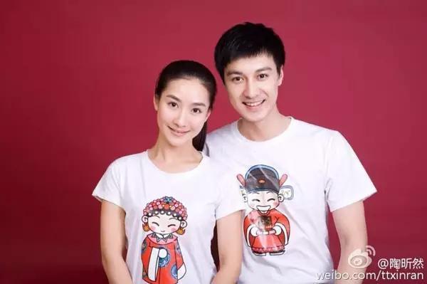 拍照姿势怎么摆好看图片红底图2