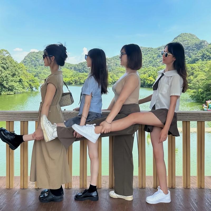 4人拍照姿势的摆法