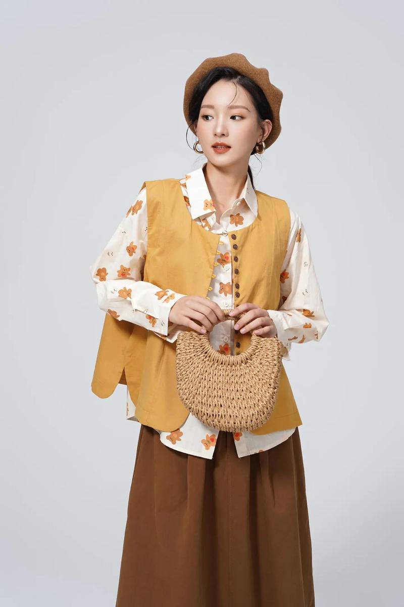 什么颜色的衣服穿着显白显年轻