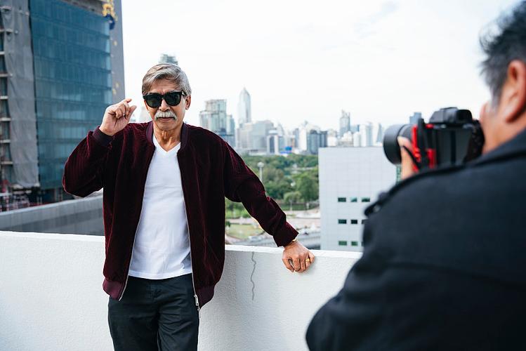 男子拍照姿势怎么摆图3