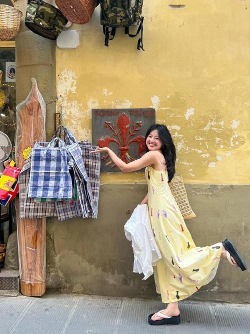 拍照姿势怎么摆女生站姿图3