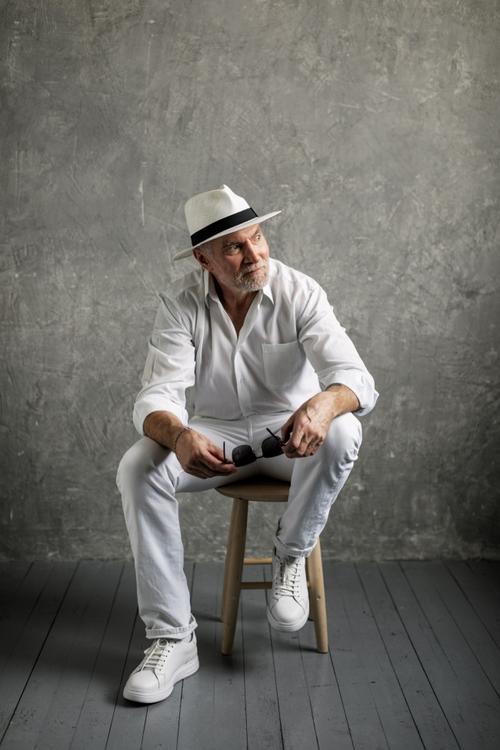 拍照姿势男士坐姿视频图3