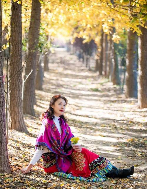 适合中老年拍照的姿势