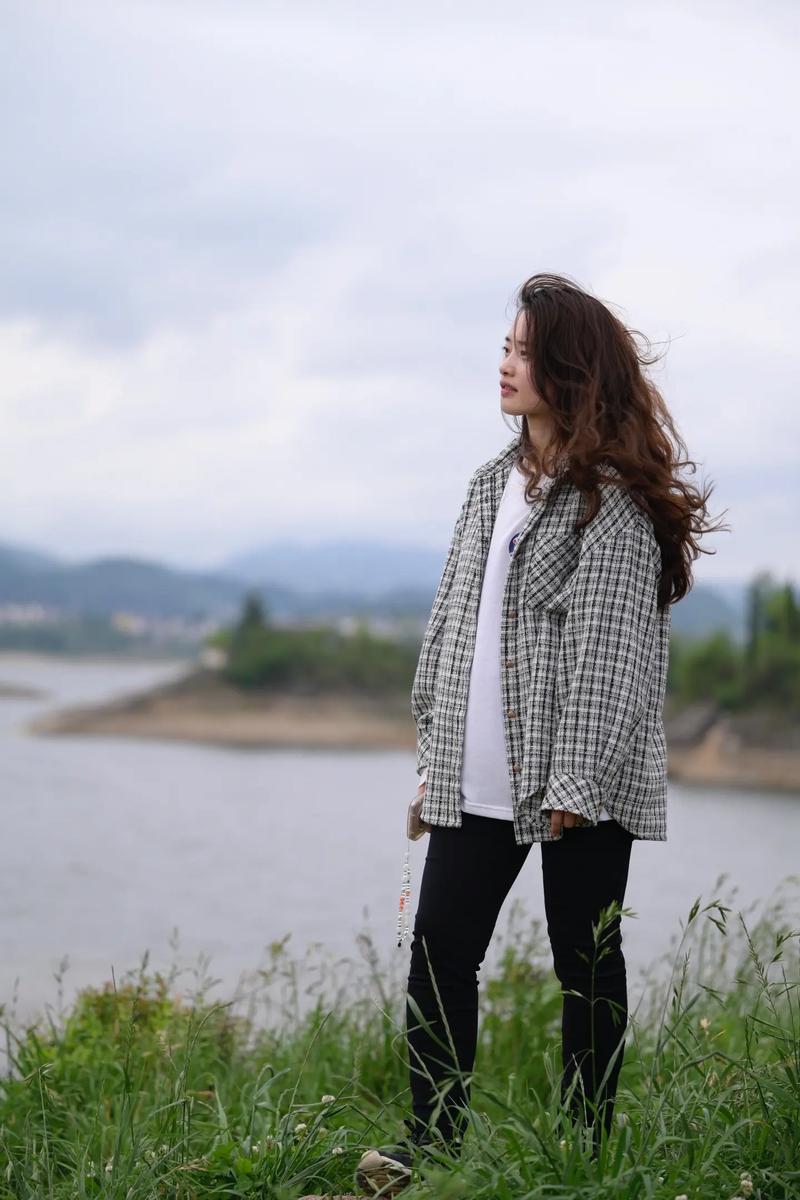 拍照姿势如何拍好看海边照片呢图1