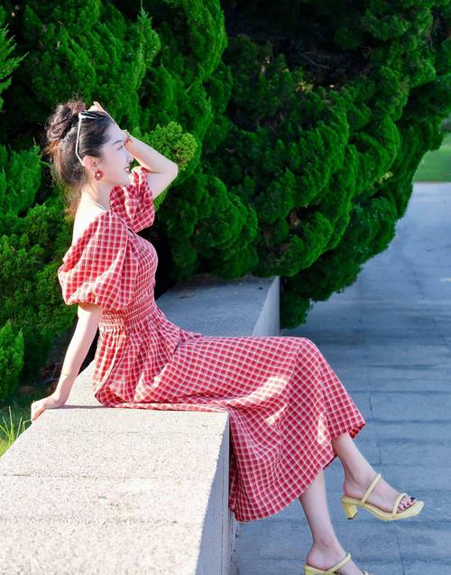 拍照姿势怎么摆女生坐着躺图1