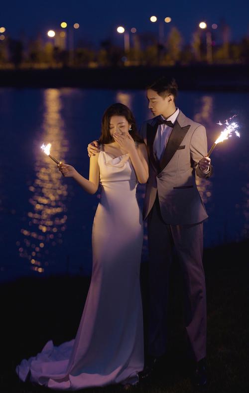 纯色拍照打光图片暖色背景