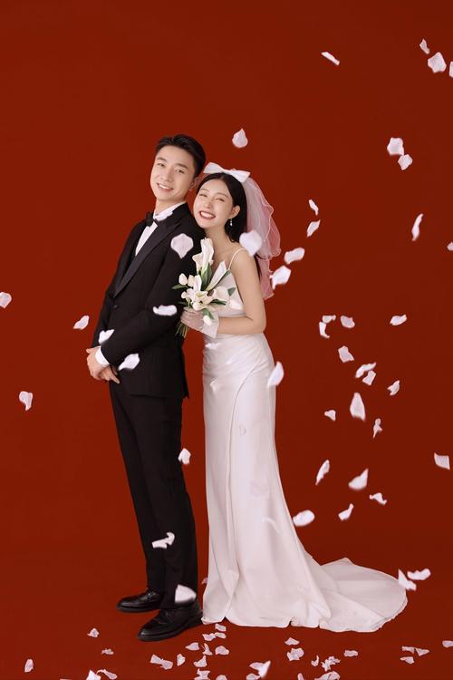 拍婚纱照都有哪些姿势