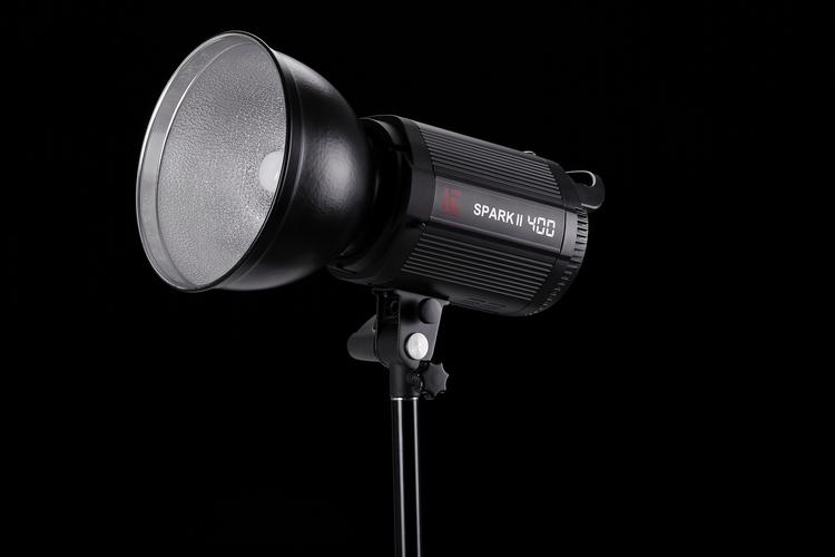 从下往上打光叫什么灯