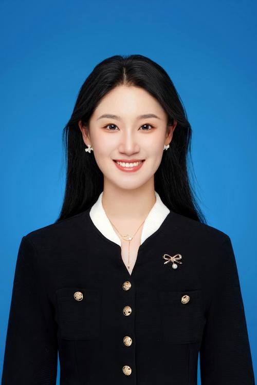 拍证件照穿什么颜色衣服好看