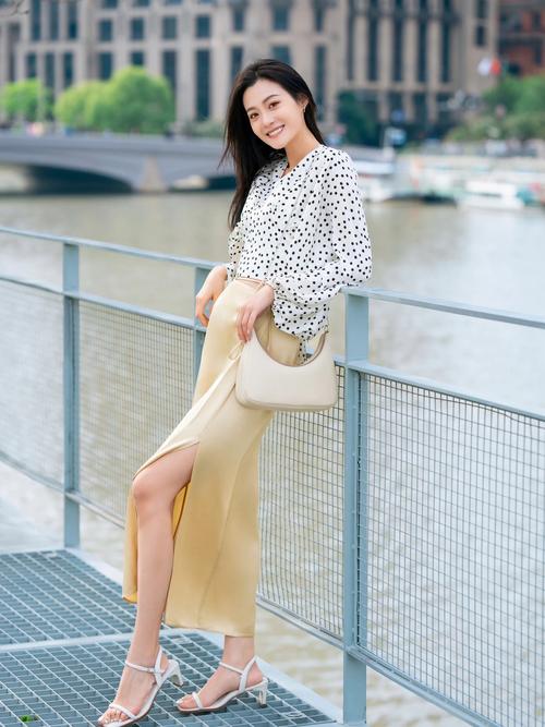 照相怎样摆姿势好看图片