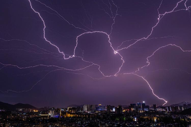 利用PS描边路径制作逼真的闪电技巧