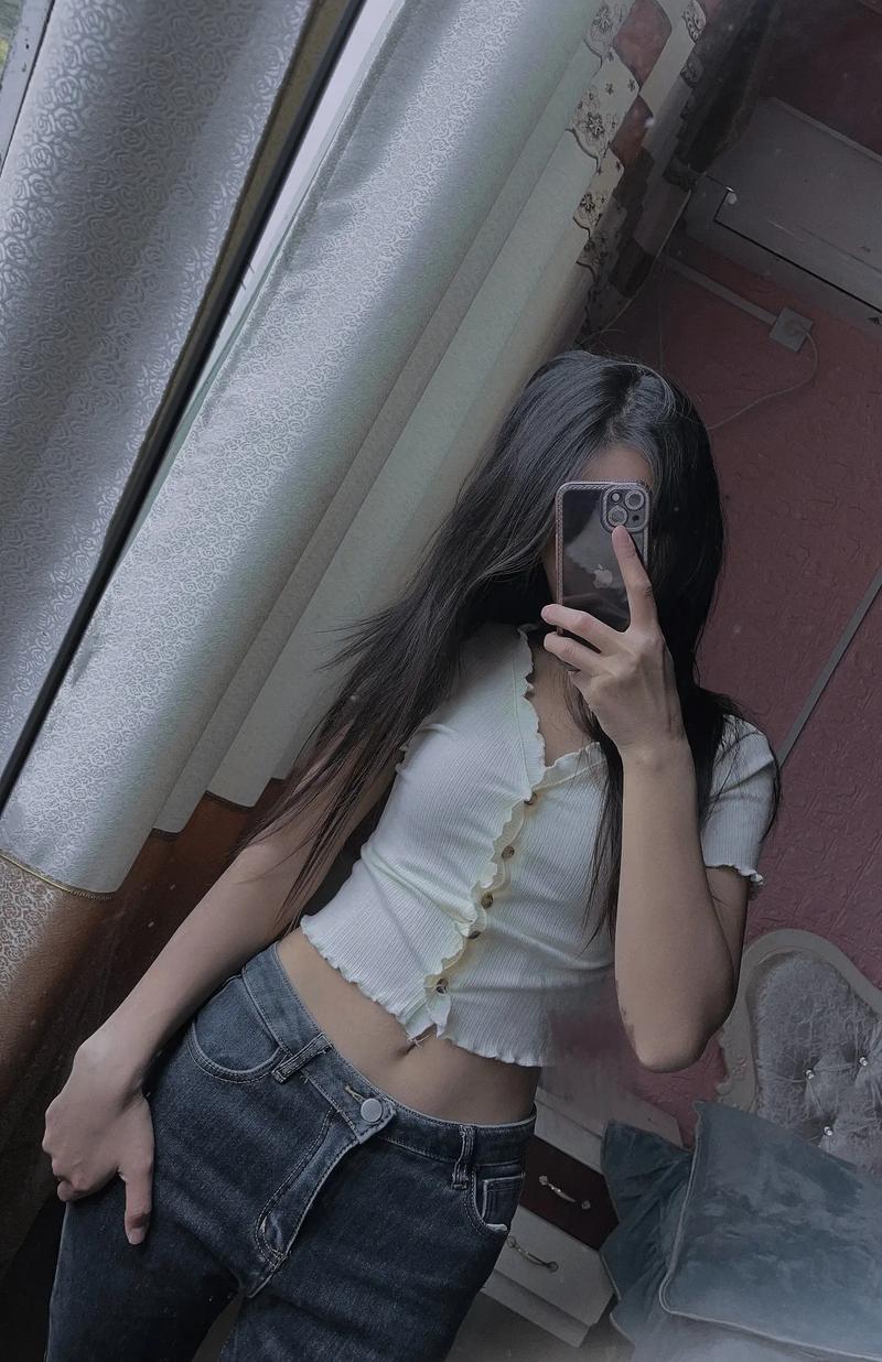 为什么手机照镜子和用手机自拍的自己不一样?