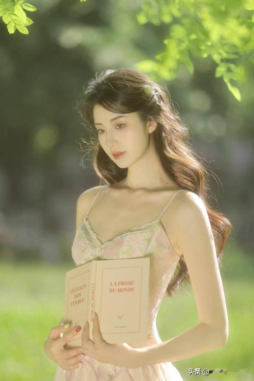 适合女生的拍照姿势,这10个姿势简约易懂,拍出好看的感觉