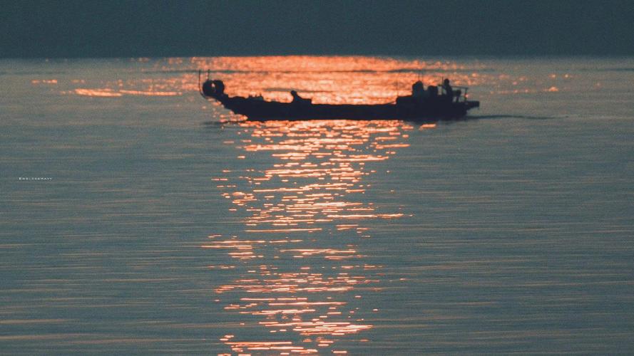 你有没有非常高逼格且一直珍藏的壁纸?