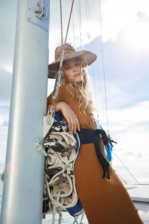 人像摄影,站着拍。利用视觉错位怎么显腿长?