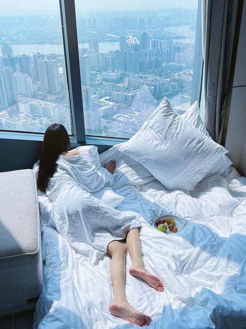 躺床上拍照怎么摆才好看?