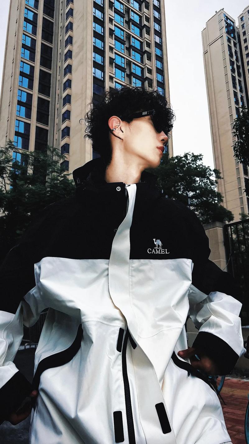 男士拍照时怎么摆姿势