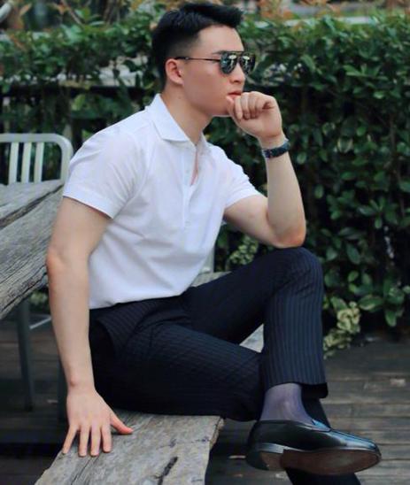 中年男人拍照怎么摆姿势更自然