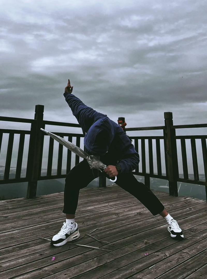 男生拍照最帅的几个姿势