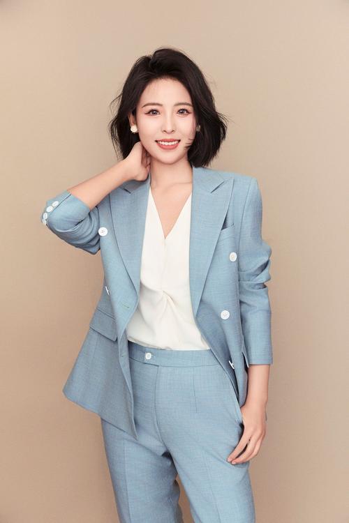 拍摄商务形象照都有哪些姿势可以摆??