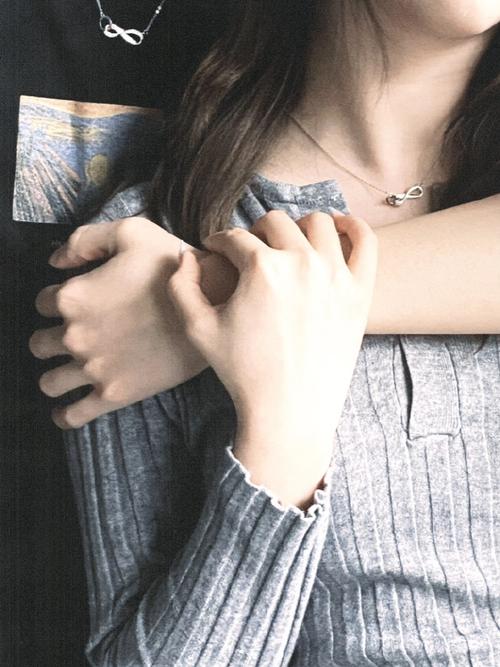 情侣拍照手势大全,不用露脸也可以分享甜甜的恋情