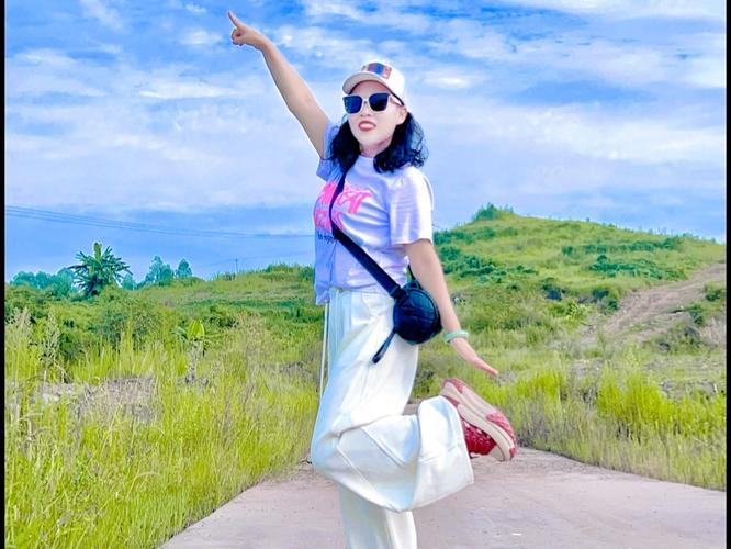 一个人站着拍照姿势