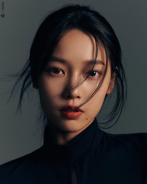 耐看的纯色背景人像拍摄窍门,普通相机就能拍!